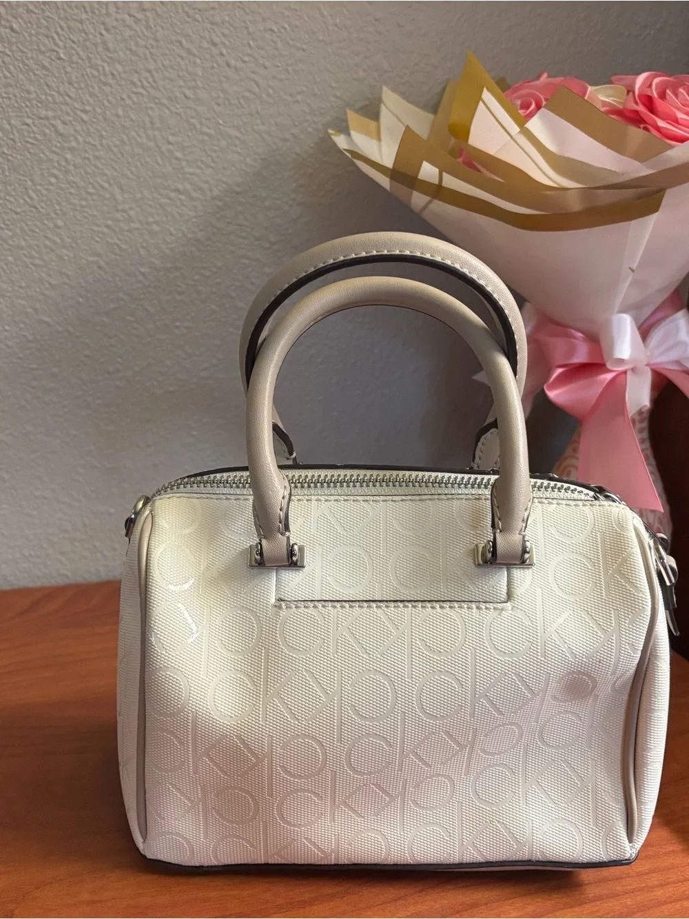 Calvin Klein handles strap zip